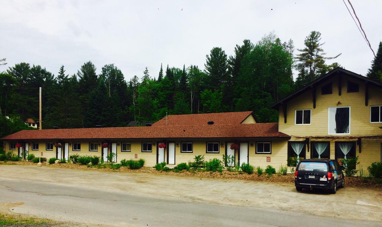 Attitude Montagne Hotel Saint Adolphe D'Howard Exterior photo