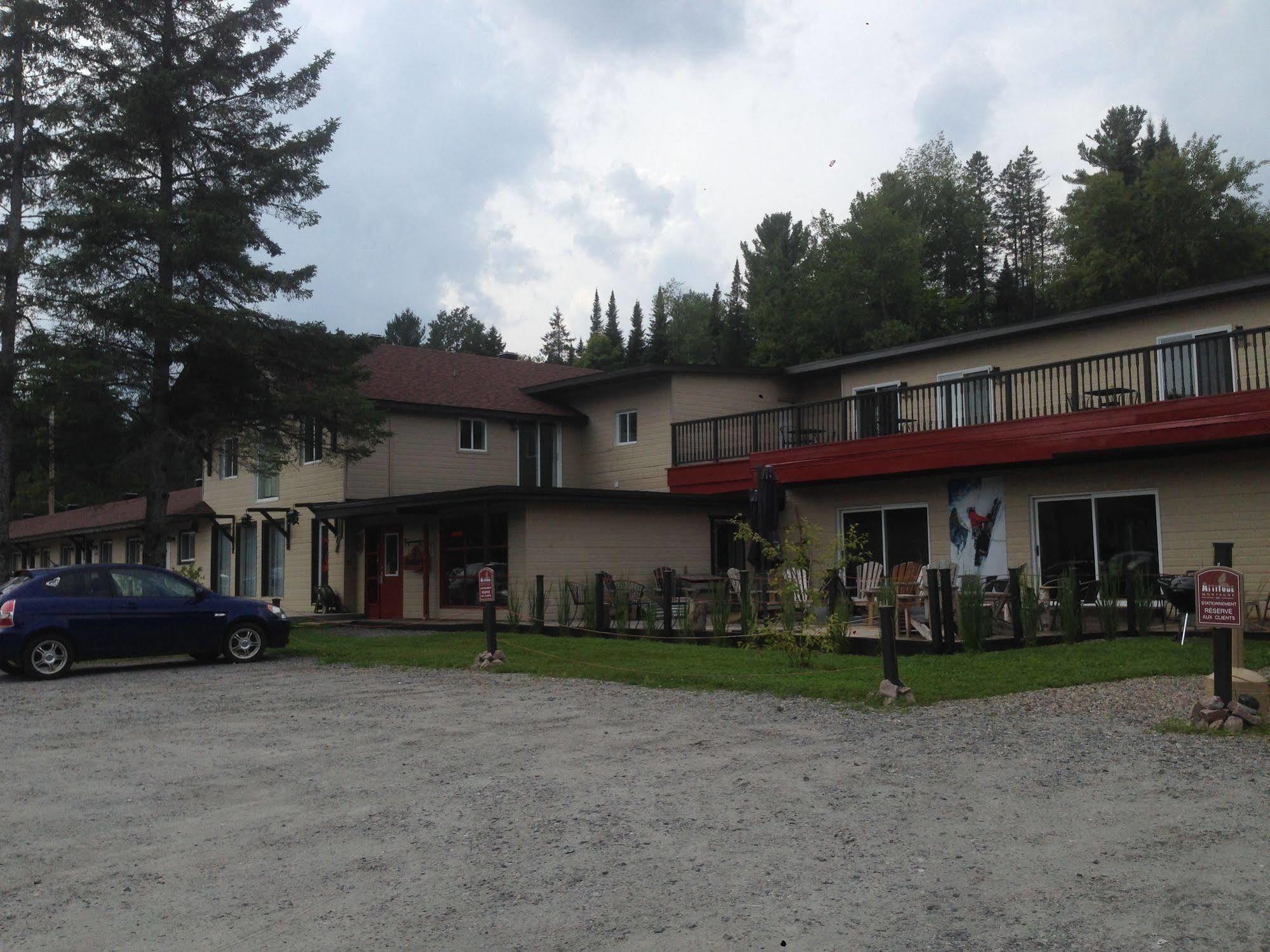 Attitude Montagne Hotel Saint Adolphe D'Howard Exterior photo