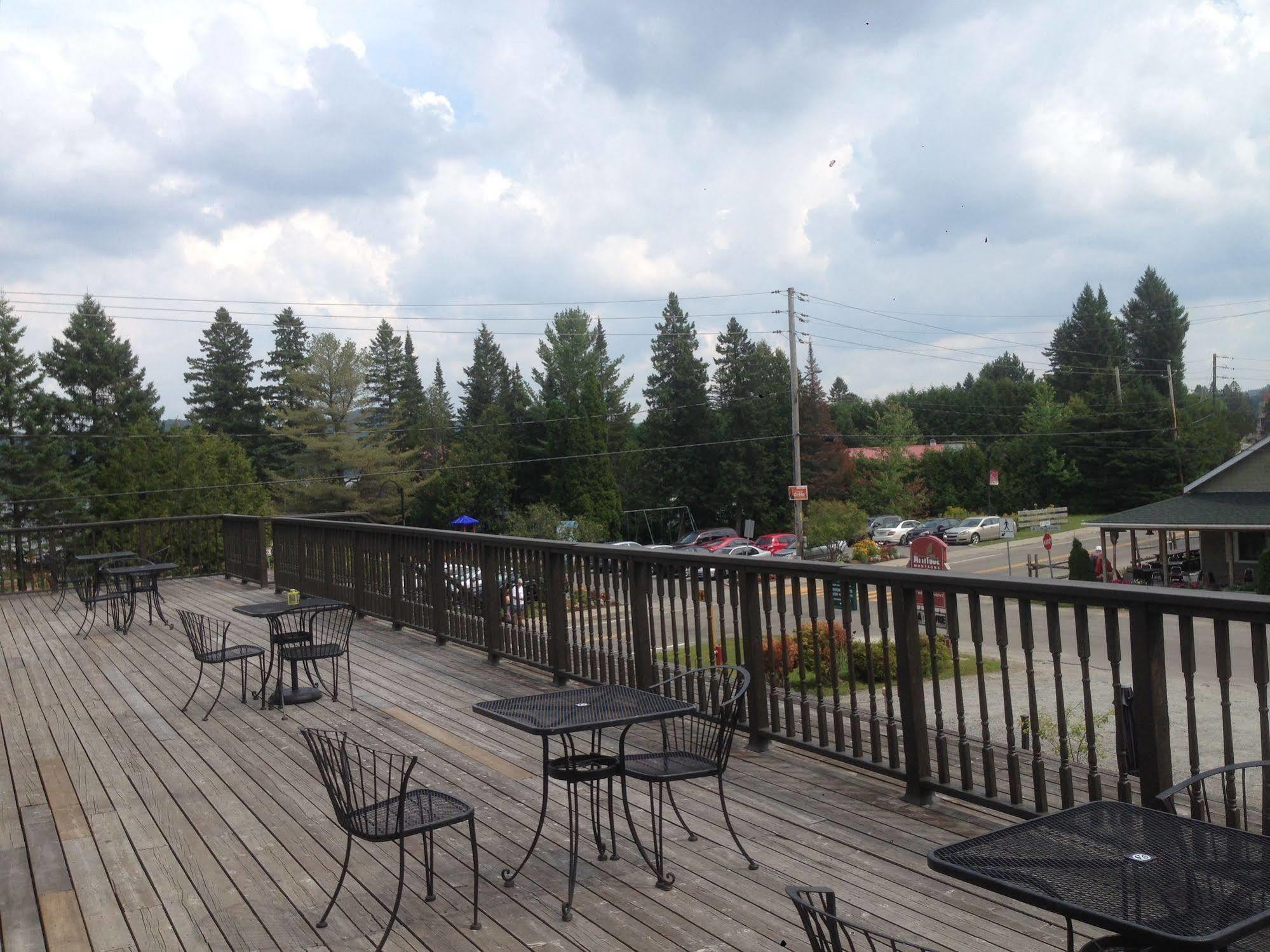 Attitude Montagne Hotel Saint Adolphe D'Howard Exterior photo